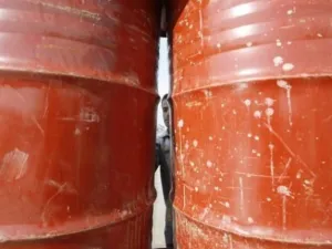 الخرطوم توقف تصدير سفينة نفط لجنوب السودان لعدم سداد الرسوم
