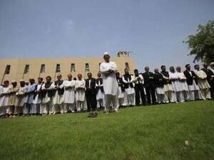 انصار لابن لادن يؤدون صلاة الغائب عليه في بشاور