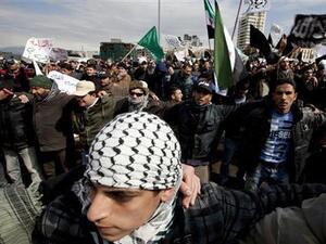 مظاهرة في بيروت تضامنا مع الشعب السوري 
