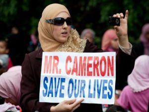 متظاهرة سورية في لندن