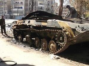 دبابة سورية تم تدميرها في حمص يوم 20 فبراير شباط
