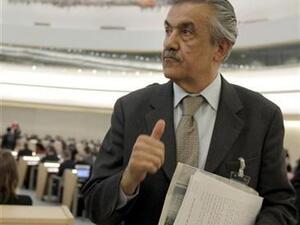 السفير السوري في الامم المتحدة بجنيف فيصل خباز الحموي لدى مغادرته اجتماع مجلس حقوق الانسان يوم الثلاثاء 
