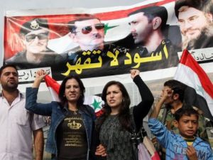 متظاهرون مؤيديون للنظام السوري في دمشق 
