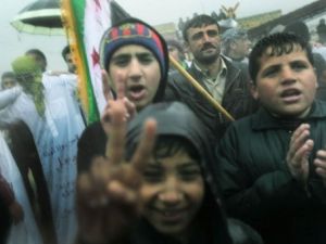 صورة من شريط على يوتيوب لمظاهرة ضد النظام السوري في كفرنصرة في جبل الزاوية بمحافظة ادلب
