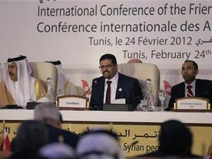 وزير الخارجية التونسي رفيق عبدالسلام (في المنتصف) يلقي كلمته في مؤتمر اصدقاء سوريا في تونس 
