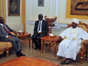 مبيكي خلال لقائه البشير 
