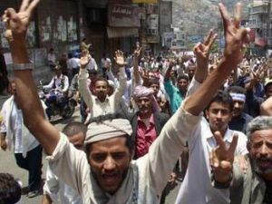 متظاهرون في مدينة تعز