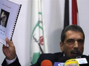 اللواء توفيق الطيرواي رئيس لجنة التحقيق الفلسطيينة في قضية استشهاد الرئيس الراحل ياسر عرفات 
