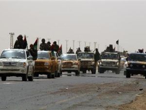 ثوار عند المدخل الغربي لمدينة اجدابيا 
