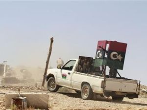 مركبات للمعارضة تتحرك الى خط الجبهة 
