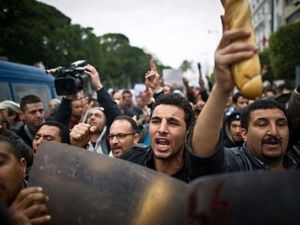 ارشيف/متظاهرون في تونس