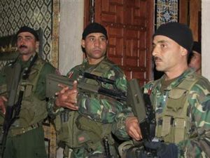 يواجه السلك الأمني في تونس انتقادات واسعة واتهامات بموالاته للحكّام 