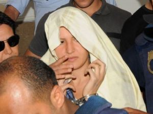 احدى الناشطات اللواتي تجري محاكمتهن في تونس