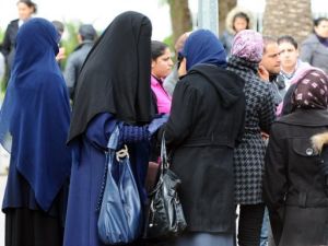 المواجهة بشأن النقاب مستمرة في كلية الآداب في منوبة 