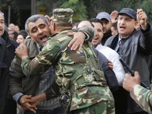 الجيش التونسي اصطف الى جانب الجماهير 