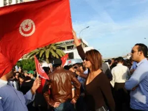 تونسيون يتظاهرون
