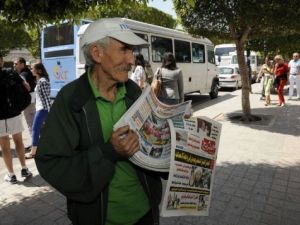 بائع صحف في تونس