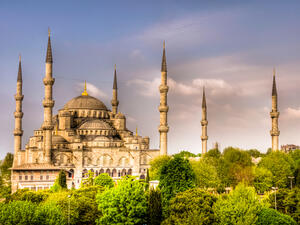 تخطف الفتيات التركيات الأنظار بجمالهن ورشاقتهن