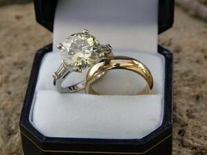 In Saudi Arabia, where the purchasing power of the average male is substantially higher than elsewhere, suitors are struggling to deliver that full 24 carat gold diamond solitaire with gold prices on the up.