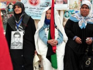 نساء ليبيات يحتفلن بالقبض على سيف الاسلام نجل الزعيم الراحل معمر القذافي في بنغازي
