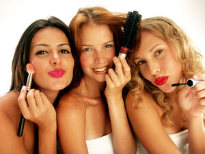 صيحات تجميلية شائعة يكرهها الرجل... احذريها!