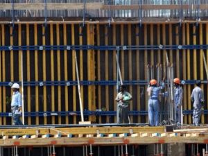 عمال وافدون في قطر