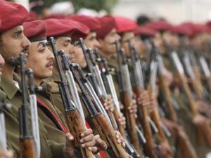 جنود يمنيون خلال عرض عسكري في صنعاء