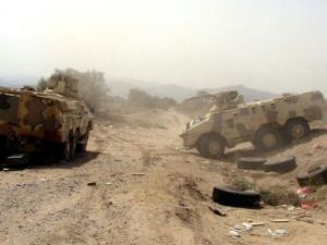 ناقلات جند مدرعة تابعة للجيش اليمني