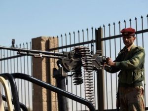 احد افراد الجيش اليمني