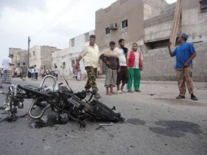 عملية انتحارية تستهدف مركزا للمخابرات اليمنية في عدن 