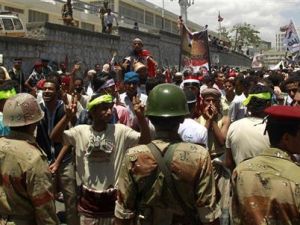 قوات من الجيش تعوق مظاهرة في تعز
