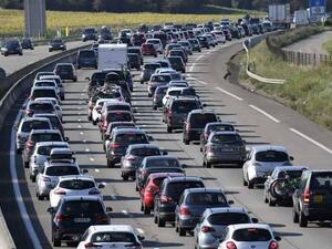 وقف شرطيتين عن العمل لارتكابهما "مخالفة غريبة"
