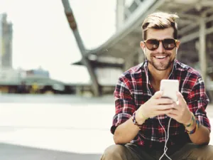 أناقة الرجل في الصيف لا تكتمل إلا بهذه الإكسسوارت الأربعة