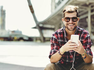أناقة الرجل في الصيف لا تكتمل إلا بهذه الإكسسوارت الأربعة