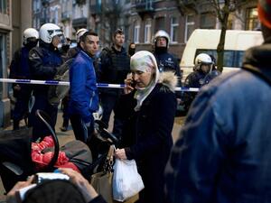 Inhabitants are stuck outside after the police set a security perimeter around Rue de la Carpe in Molenbeek-Saint-Jean in Brussels, on March 19, 2016. (AFP/Nicolas Maeterlinck)