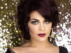 الفنانة منى هلا