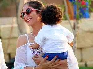 منى زكي تتحدث عن معاناتها مع ابنها (سليم)