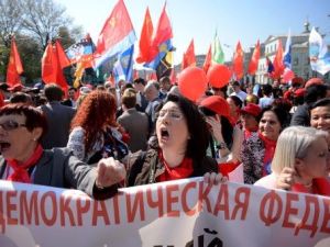 مئة ألف متظاهر في موسكو بمناسبة عيد العمال