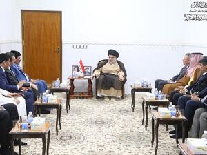 اللقاء عقد في مدينة النجف، الجمعة، بحسب الموقع الرسمي للصدر 