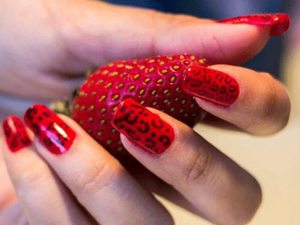 مناكير برسومات الفواكه الصيفية ذات الألوان الرائعة