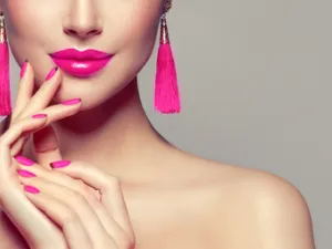 المناكير الزهري لدعم التوعية ضد سرطان الثدي