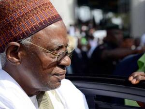 كان بوخاري الجنرال السابق قد قاد انقلابًا ضدّ حكومة شاغاري في العام 1983