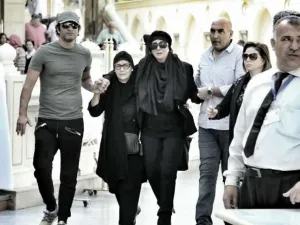 مشاهد من جنازة الرّاحل حمدي قنديل وظهور زوجته الممثلة نجلاء فتحي بحالة انهيار