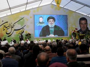 Supporters of Lebanon's militant Shiite movement Hezbollah watch a televised speech by Hassan Nasrallah, the head of Hezbollah on March 6, 2016. (AFP/Mahmoud Zayyat)