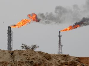 تعد عبادان مركزا عالميا لتكرير النفط، وهي متصلة مع آبار النفط الإيرانية بواسطة أنابيب 