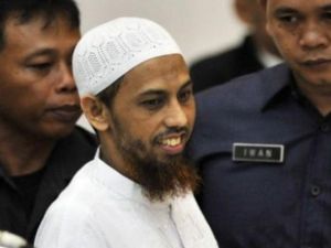 عمر باتيك (45 سنة) "خبير في الدمار" وينتمي الى حركة الجماعة الاسلامية