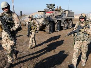 23 قتيلا في هجوم لطالبان على قاعدة عسكرية اميركية افغانية 
