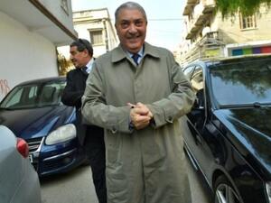 رئيس الوزراء الجزائري الاسبق علي بنفليس لدى وصوله للمشاركة في اجتماع للمعارضة الجزائرية
