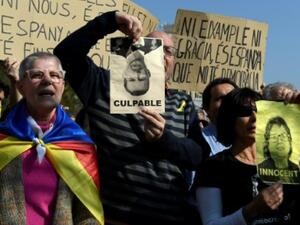 متظاهرون يحتجون في برشلونة على محاكمة قادة انفصاليين كاتالونيين
