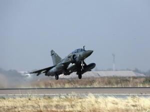 طائرة ميراج 2000 فرنسا تقلع من قاعدة في نجامينا 
